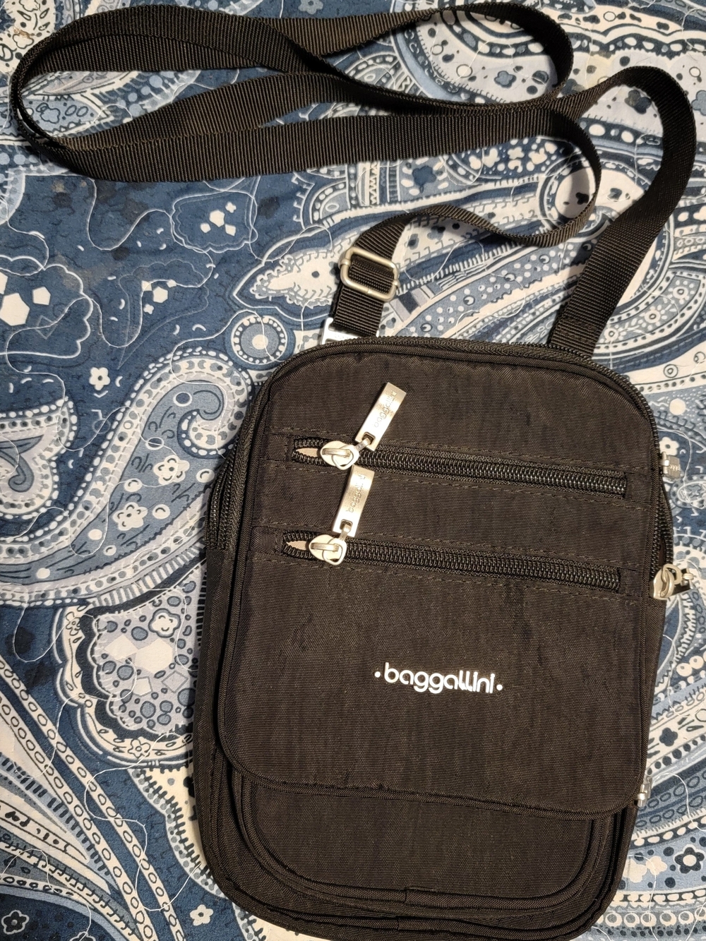 Baggallini Black Compact Crossbody Organizer